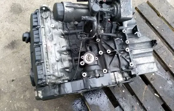 Volkswagen PASSAT B5.5 Engine 038103373R AVF