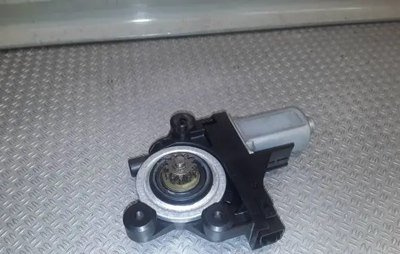 Volvo S80 Front door window regulator motor 970714101