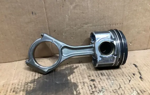 Subaru Legacy Piston with connecting rod