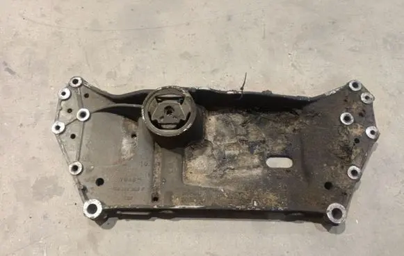 Volkswagen Golf V Front subframe 