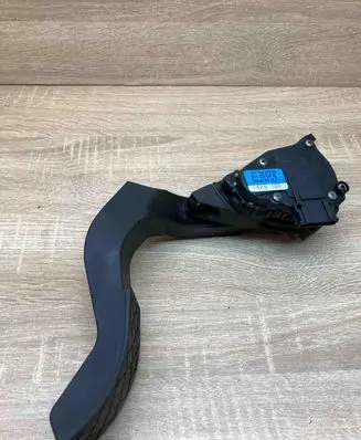 Audi A4 S4 B5 8D Accelerator throttle pedal 8D1723523M 6PV008376