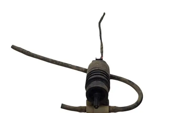 Mitsubishi Outlander Windscreen/windshield washer pump 3043125