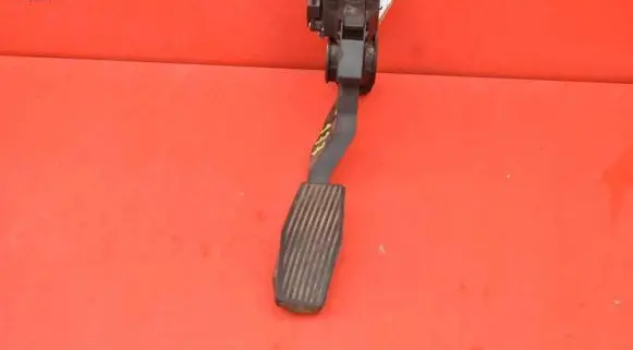Opel Zafira A Accelerator throttle pedal 90581208