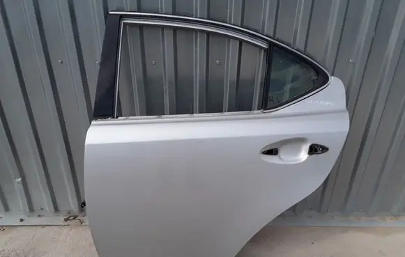 Lexus IS 220D-250-350 Rear door