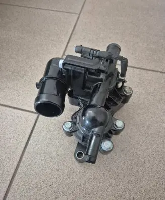 Hyundai i30 fastback Thermostat/thermostat housing 2564003800