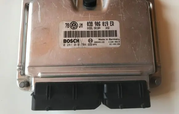 Volkswagen PASSAT B5.5 Engine control unit/module 038906019ER 0281010704 28SA5122