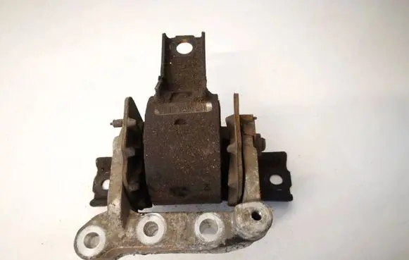 Dodge Caliber Engine mount bracket