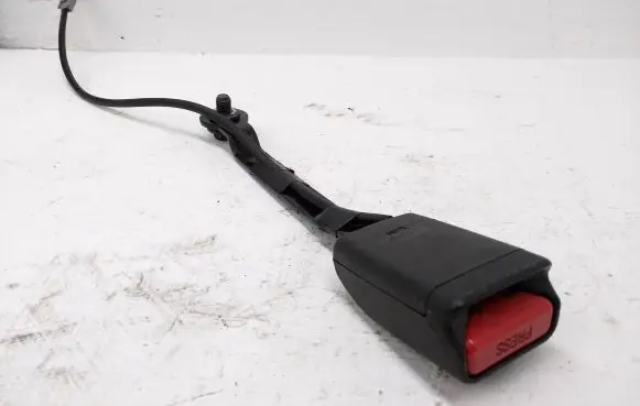 Mazda 3 III Front seatbelt buckle 150306DB