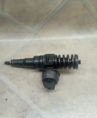 Volkswagen Caddy Fuel injector 038130069bx