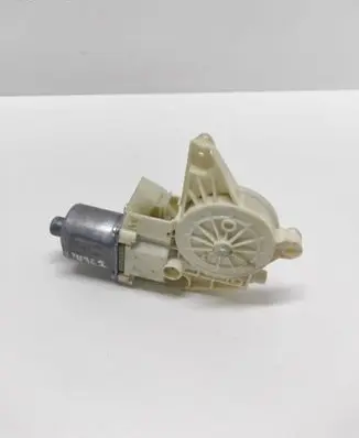 Mercedes-Benz E W212 Front door window regulator motor 0130822502