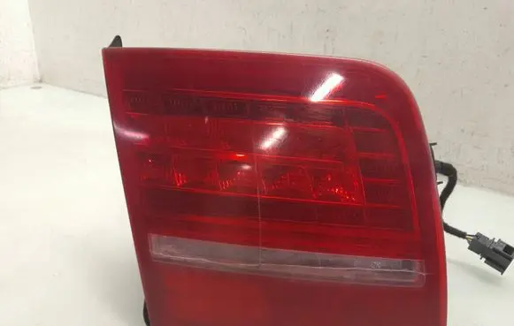 Tailgate rear/tail lights