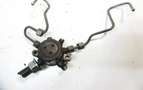 Renault Clio II Fuel distributor 8200057345