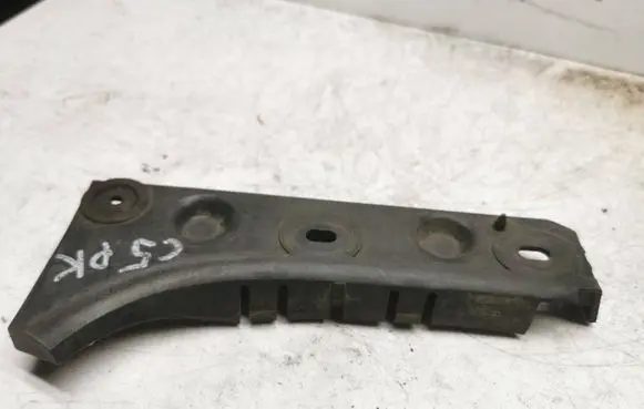 Front bumper mounting bracket