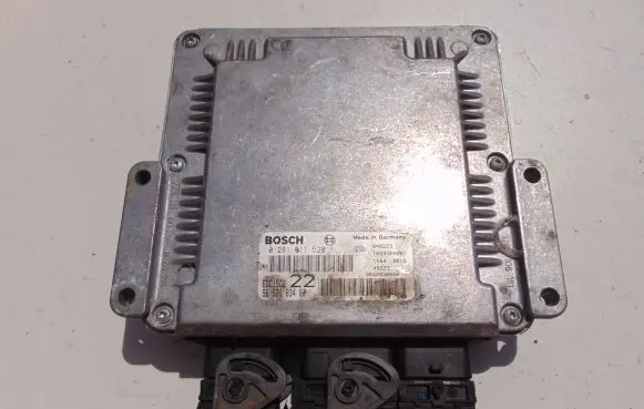 Peugeot 406 Engine control unit/module 0281011520