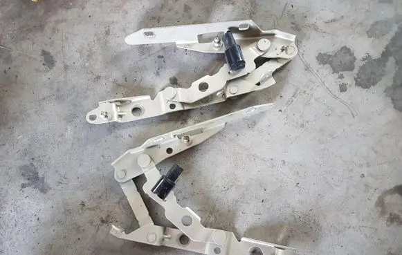 Jaguar X-Type Tailgate/trunk/boot hinge