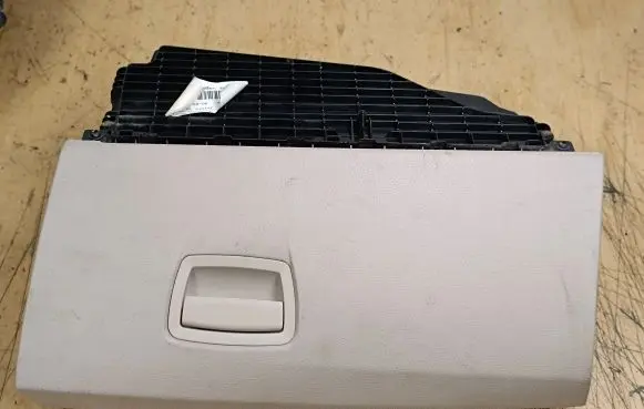 Glove box