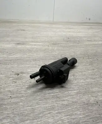 Mercedes-Benz E W210 Valve vacuum 0025401497