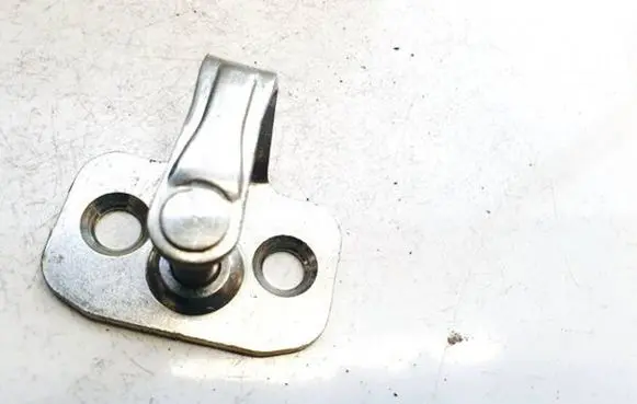 Chevrolet Captiva Front door lock loop/hook striker 20951578