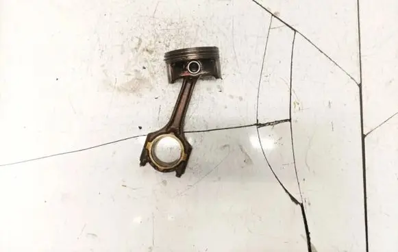 Piston with connecting rod