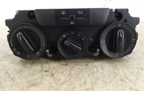 Skoda Octavia Mk2 (1Z) Climate control/heater control trim 