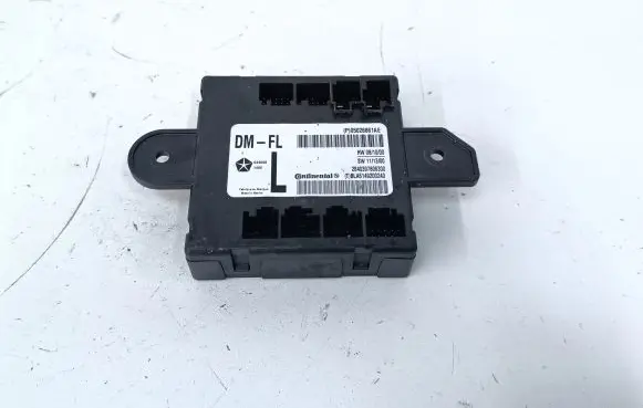 Chrysler Town & Country V Door control unit/module P05026861AE 05026861AE