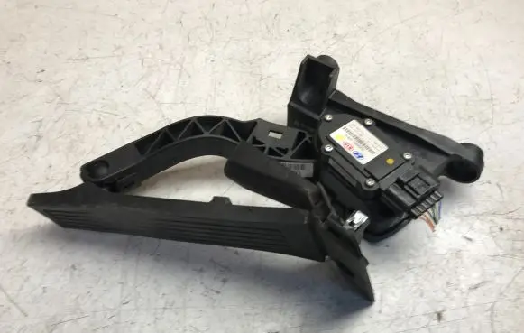 Hyundai i40 Accelerator throttle pedal 0068C3Z910