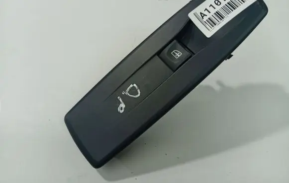 Renault Fluence Electric window control switch 8096000004R