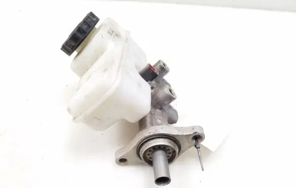 Master brake cylinder