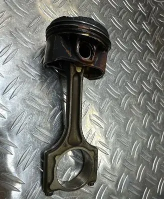 Citroen DS7 Crossback Piston with connecting rod 