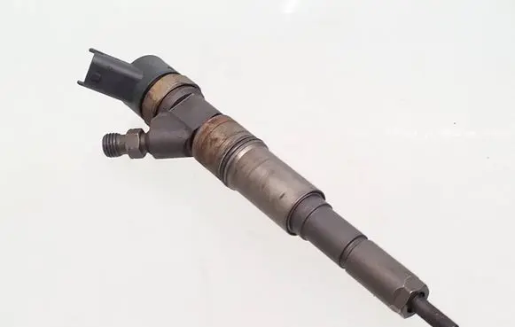 BMW 5 E39 Fuel injector 7785985
