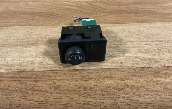 Nissan Primera Wing mirror switch 