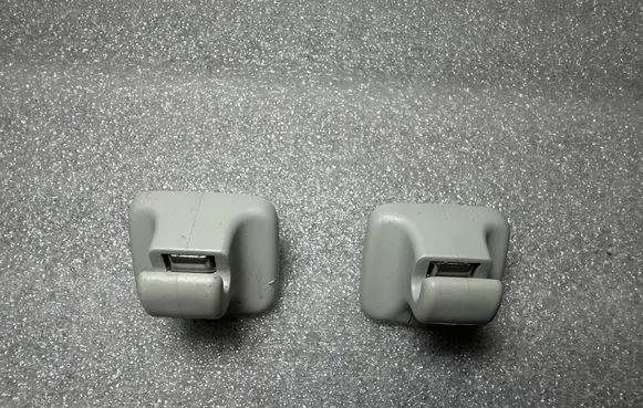 Volkswagen PASSAT B6 Sun visor clip/hook/bracket 1K0857561B