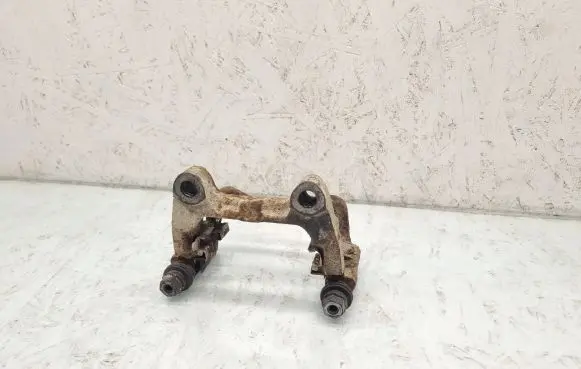 Volkswagen PASSAT B6 Brake caliper pad carrier rear 