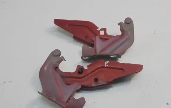 Mitsubishi Lancer VIII Engine bonnet/hood hinges 