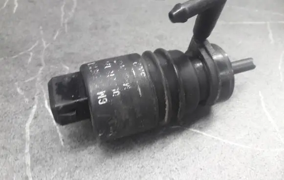 Opel Meriva A Windscreen/windshield washer pump 90585761