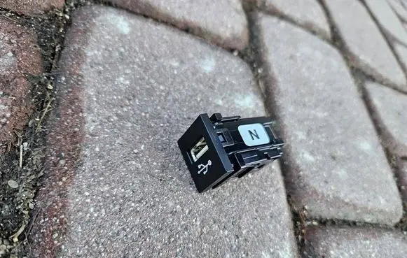 Toyota Highlander XU70 USB socket connector KYJJ