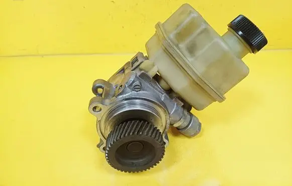 Mazda 6 Power steering pump 