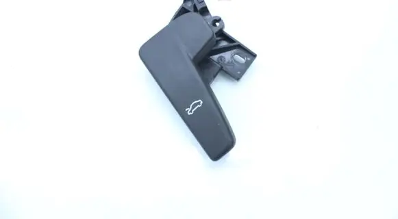 Volkswagen PASSAT B8 Engine bonnet (hood) release handle 517823633B