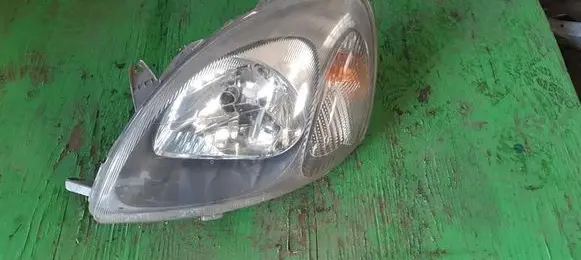 Toyota Yaris Headlight/headlamp