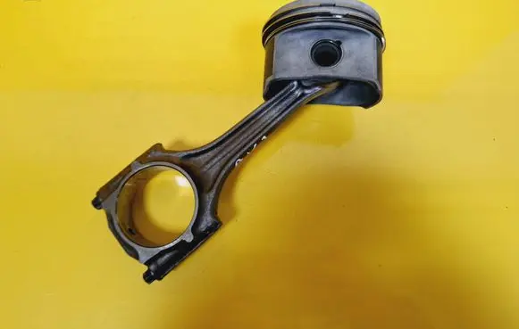 Audi A4 S4 B6 8E 8H Piston 81P32