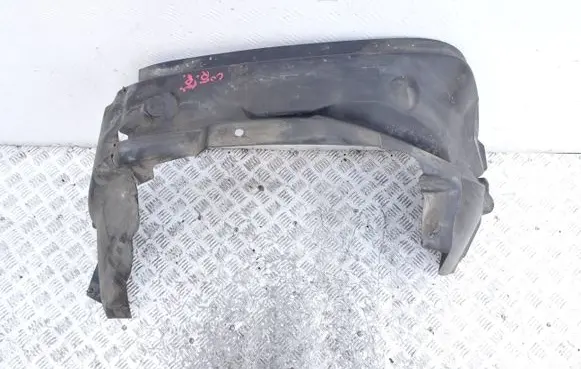 Front wheel arch liner splash guards