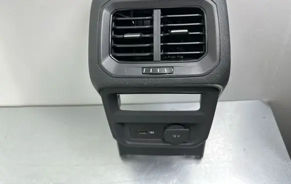 Rear air vent grill