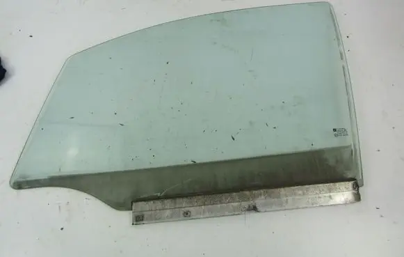 Opel Zafira A Front door window glass four-door 