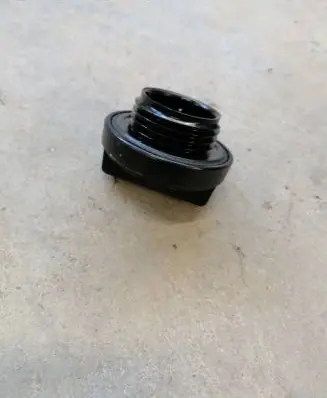 Toyota Yaris Oil filler cap 