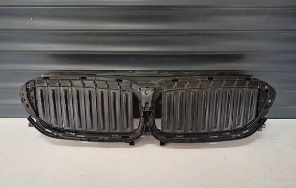 BMW 5 G30 G31 G38 Front grill 18715610
