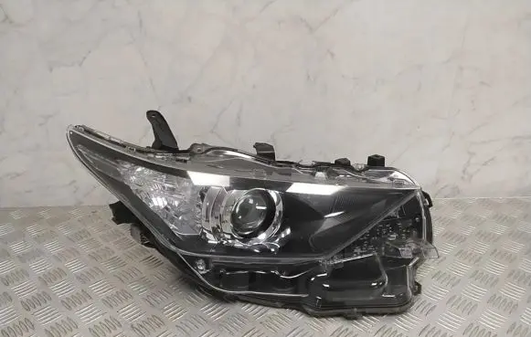 Toyota Auris E180 Headlight/headlamp 8111002K30