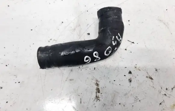 Volkswagen PASSAT B5 Engine coolant pipe/hose 048121063