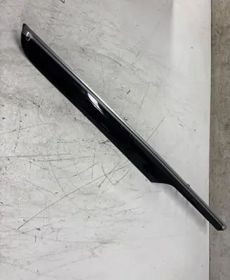 Porsche Macan (95B) Front door trim bar 95B867409D 0A7193