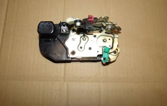 Chrysler Sebring (ST-22 - JR) Front door lock