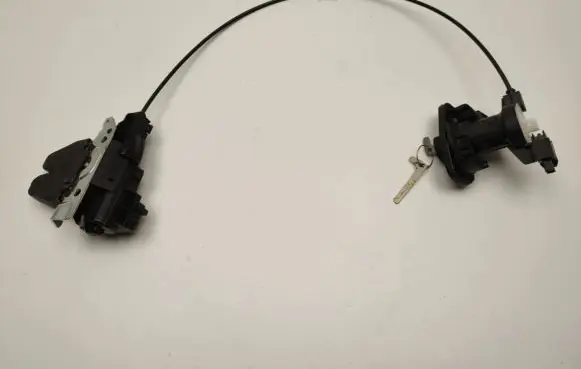 Mercedes-Benz E W212 Loading door lock A2047500485